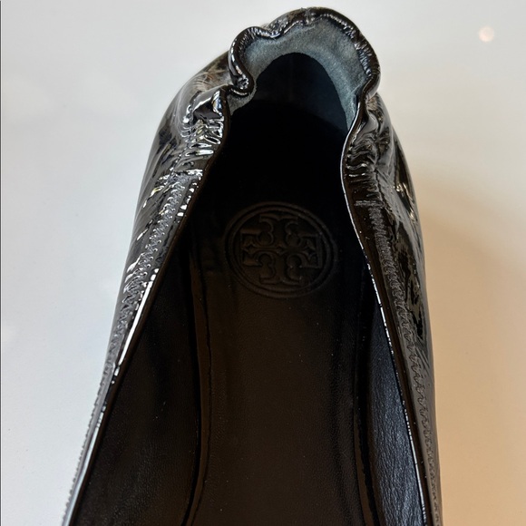 Tory Burch Black Patent Leather Flats with Gold Logo - Picture 6 of 6